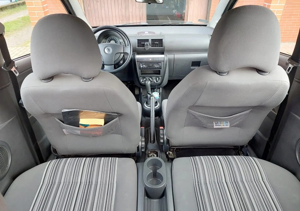 Volkswagen Fox cena 8900 przebieg: 186000, rok produkcji 2010 z Wieruszów małe 56